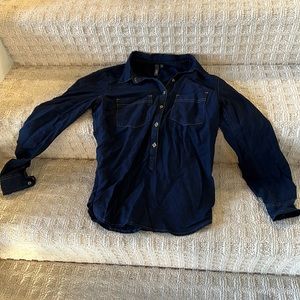 Chambray style shirt made from very light material. Perfect for warm climates!